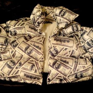 Cropped money logo puffer coat
